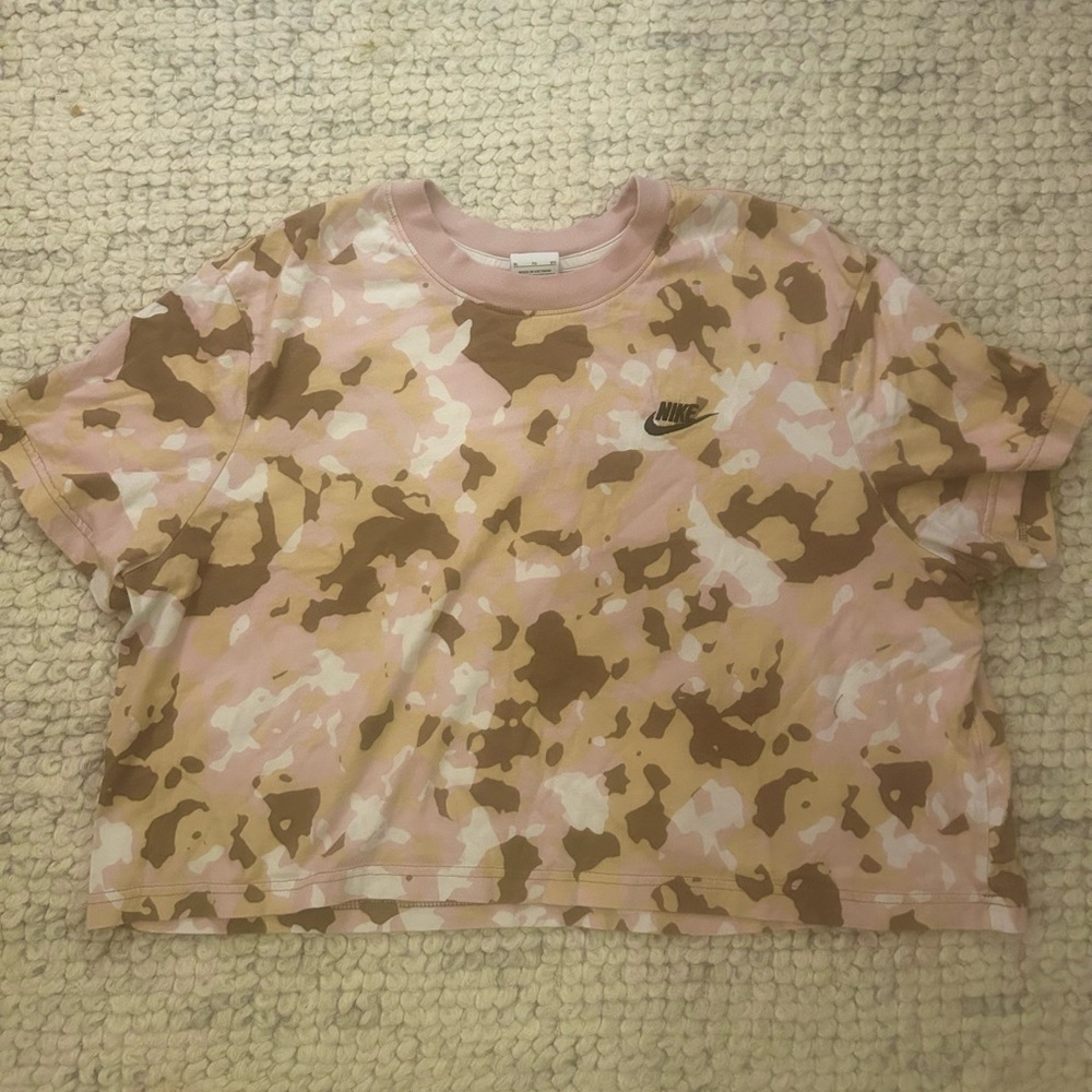 Nike women’s Camo crop top